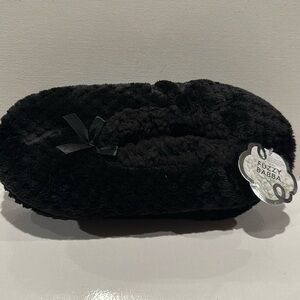 NWT Fuzzy Babba Furry House Slipper Socks. Fits shoe size 7 - 9.5